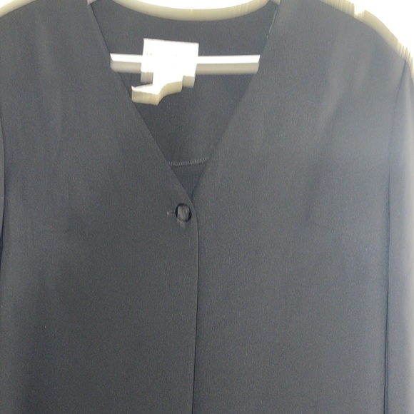 Danny & Nicole 1 button closure black cape, size 12 - Picture 3 of 11